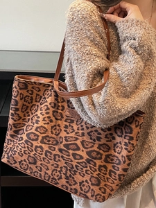 Retro oversized leopard print tote bag with brown shoulder straps for women