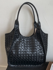 Elegante borsa tote intrecciata nera in similpelle capiente per ufficio e tempo libero