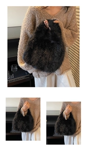 Détail d'un sac cabas noir en fausse fourrure montrant une texture douce d'hiver