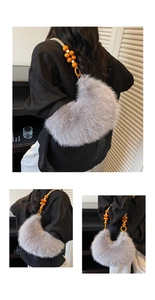 Vues détaillées du sac en peluche gris avec bandoulière à perles orange vif