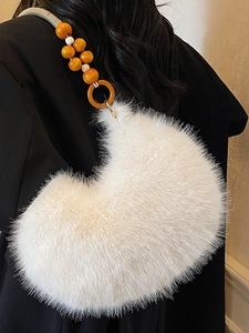 Sac à bandoulière blanc en fausse fourrure avec perles en bois orange pour femme