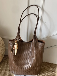 Retro PU Leather Woven Tote Bag For Women Large Capacity Shoulder Bag With Removable Wooden Bead Pendant Underarm Hobo Bag