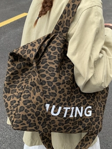 Leopard print canvas tote bag with MUTING logo and cross-body strap for women