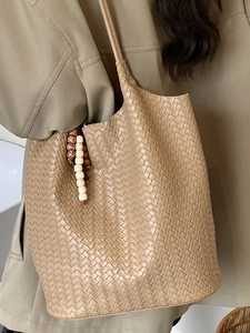 Retro hand-woven tote bag in light khaki leather with wooden bead charm detail