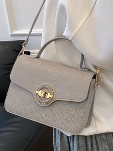 Sac à main carré en cuir gris avec fermoir rotatif doré pour femmes élégantes et chic