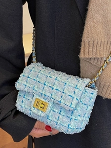 Elegant tweed chain crossbody bag in light blue plaid with golden metal twist lock