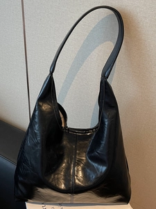 Vintage black large capacity PU leather hobo shoulder bag for women with shiny texture