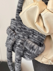 Cute faux fur plush tote bag with tiger stripe pattern for autumn and winter fashion