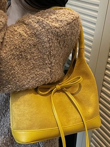 Sac cabas chic en daim jaune avec détail nœud, grand sac à épaule pour femmes