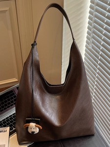 Women Large Capacity PU Leather Shoulder Bag Vintage Commuter Tote Bag Soft Hobo Bucket Bag With Plush Dog Charm