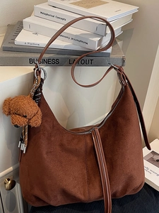 Vintage Suede Texture PU Leather Large Capacity Shoulder Bag With Plush Dog Pendant Retro Minimalist Hobo Tote Bag For Women Daily Commuting