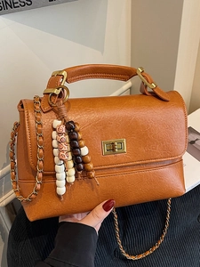 Sac à Épaule Femme en Similicuir PU Rétro Mode Minimaliste Carré Bandoulière Avec Fermoir Tournant Chaîne et Pendentif