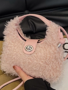 Borsa rosa in peluche a forma di dumpling con ecopelliccia e chiusura a girello