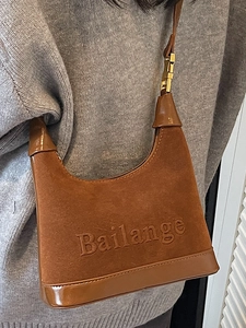 Sac hobo minimaliste en daim marron avec garniture en cuir et logo Bailange gravé