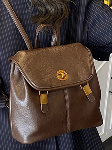 Sac à dos vintage en similicuir marron foncé avec fermoir doré pour étudiante