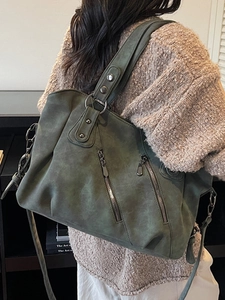 Grand sac cabas vert foncé pour femme avec bandoulière et détails de rivets vintage