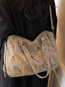Grand sac cabas rétro kaki avec clous décoratifs et finition cuir vieilli pour femme