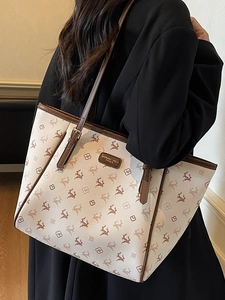 Sac fourre-tout tendance avec imprimé monogramme élan marron et lanières en cuir