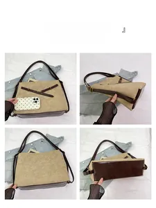 Vue détaillée sous quatre angles d'un grand cabas en daim beige avec base en cuir marron