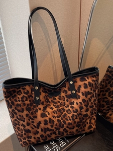 Vintage Leopard Print Flannel Tote Bag For Women Large Capacity Shoulder Bag With Gold Rivets Urban Minimalist Commuter Bag