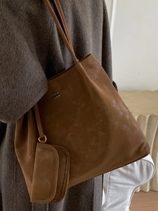Retro caramel leather tote bag with mini pouch and COIH '2DN' embossed logo detail