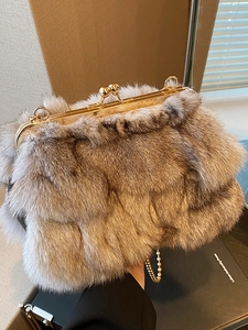 Sac Seau en Peluche de Fausse Fourrure pour Femmes Fermoir à Baiser Cadre Métallique Sac Bandoulière Chaîne à Billes Or