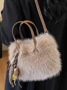Sac cabas chic en fausse fourrure d'automne abricot avec anses en cuir et bandoulière