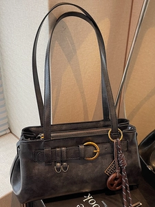 Sac à épaule vintage gris foncé avec boucles dorées et doubles bandoulières