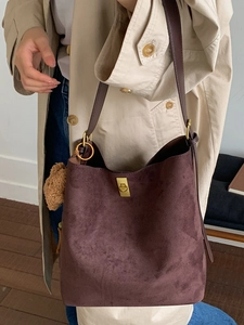 Chic 2025 large coffee suede tote bag with vintage gold buckle and cute bear pendant