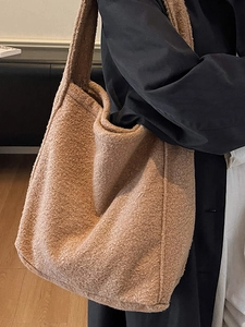 Grand sac fourre-tout minimaliste en polaire teddy marron clair pour femmes