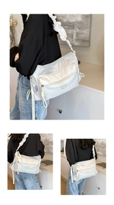 Détail du sac bandoulière en nylon blanc matelassé avec bandoulière froncée et logo