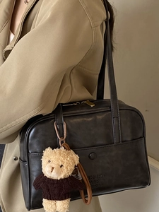 Dunkelbraune Retro PU Boston Schultertasche mit süßem Bärenanhänger und goldenem Reißverschluss