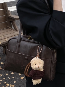Dunkelbraune Vintage-PU-Schultertasche mit Teddybär-Anhänger und goldenen Akzenten