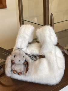 Mode Femmes Peluche Sac à Main Mignon Fausse Fourrure Sac Bandoulière Avec Charme de Lapin Élégant Doux Sac à Épaule Hiver