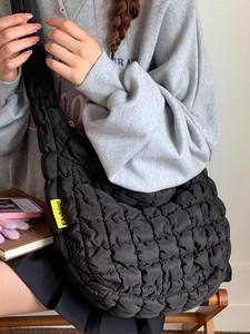 Chic black quilted puff cloud bag with fashion label and large capacity shoulder strap