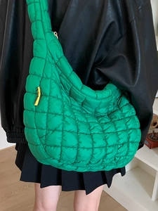 Fashionable green quilted puffer hobo bag for women with large storage capacity