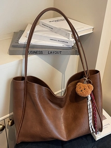 Vintage Fashion Large Capacity Tote Bag For Women PU Leather Shoulder Bag With Plush Bear Charm Work Commute Underarm Bag