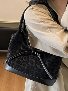 Borsa a secchiello leopardata nera da donna con fiocco in pelle e tracolla moda