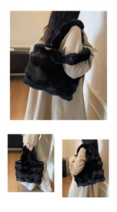 Vues détaillées d'un grand cabas en fausse fourrure noire avec peluche douce et larges anses