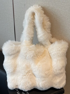 Sac Fourre-tout Tendance en Fausse Fourrure Peluche pour Femme Mode Grande Capacité Souple Sac à Épaule Hiver Chic Uni