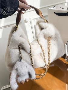Sac Fourre-Tout en Peluche Fausse Fourrure pour Femmes Avec Pendentif Lapin Grande Capacité Chaîne Sac à Bandoulière Hiver Automne