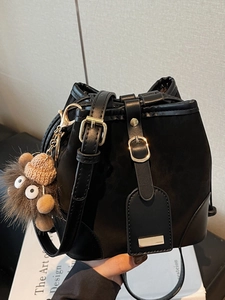 Women Fashion PU Leather Bucket Bag With Plush Charm Vintage Leopard Print Splicing Crossbody Shoulder Bag For Daily Use