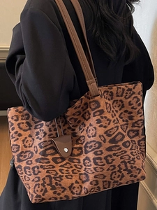 Grand sac cabas tendance pour femme en daim à motif léopard avec anses en cuir brun