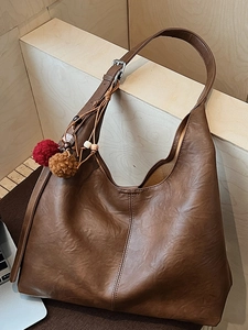 Women Large Capacity PU Leather Shoulder Bucket Bag With Pompom Pendant Korean Urban Minimalist Hobo Tote Bag Daily Commute