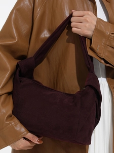 Sac hobo en daim bordeaux avec détails de nœuds élégants pour femmes chic