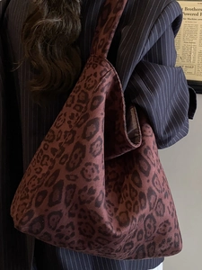 Retro leopard print hobo bag with large capacity in dark brown velvet fabric