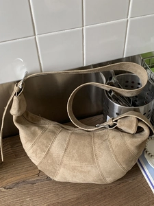 Women Vintage Suede Croissant Shoulder Bag Urban Minimalist Crescent Underarm Bag Retro Patchwork Stitching Crossbody Bag