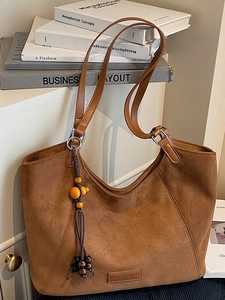 Sac Cabas Femme en Cuir PU Grande Capacité Minimaliste Texture Mate Sac à Épaule Avec Pendentif à Gland Pour Navette