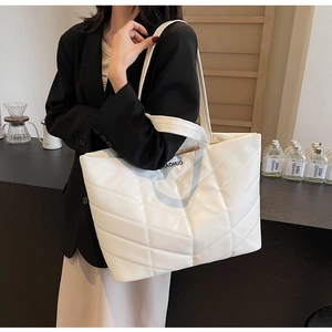 Detail of white quilted tote bag with V-shaped stitching and CHAOHUO logo for women