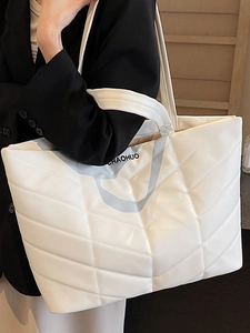 White quilted oversized tote bag with V-pattern and CHAOHUO logo for women